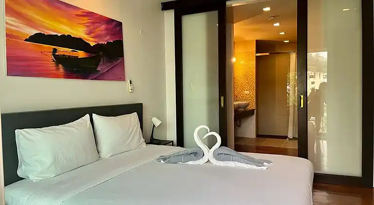 6-37 - Condo 2 chambres avec balcon et piscine partagée