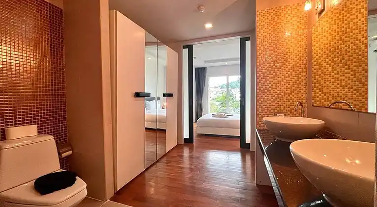 6-37 - Condo 2 chambres avec balcon et piscine partagée