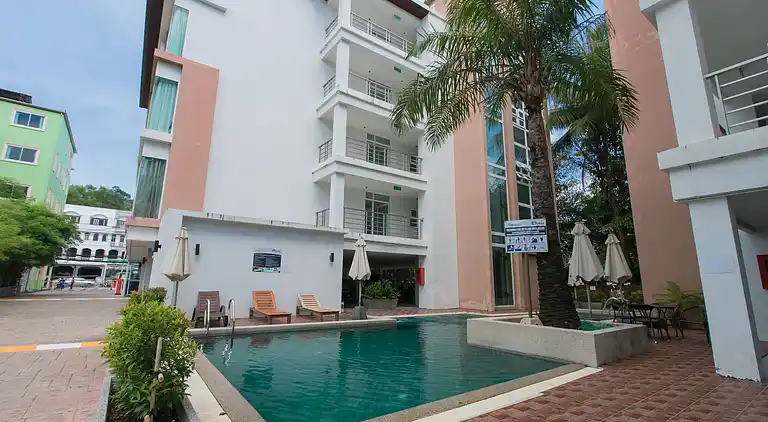 6-37 - Condo 2 chambres avec balcon et piscine partagée