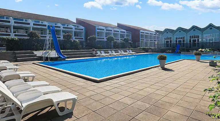 2 room w/seaview,ground/1 st floor