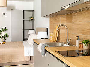 Sanders Tower Centre - Sweet Superior Studio Apt