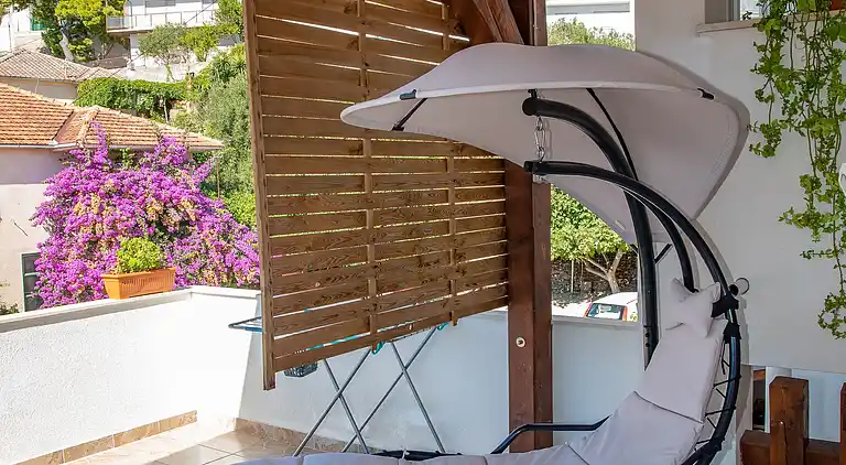 3-Zimmer-Ferienwohnung am Strand Sumpetar, Omis (A-2808-c)