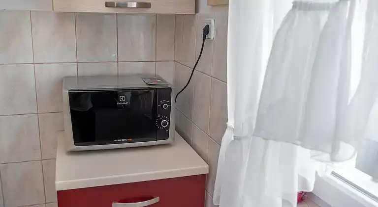 3-Zimmer-Ferienwohnung am Strand Sumpetar, Omis (A-2808-c)