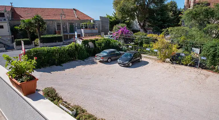 3-Zimmer-Ferienwohnung am Strand Sumpetar, Omis (A-2808-c)