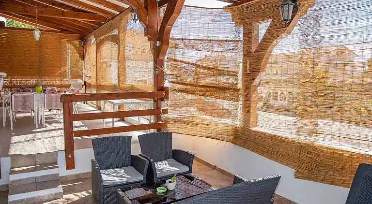 3-Zimmer-Ferienwohnung am Strand Sumpetar, Omis (A-2808-c)