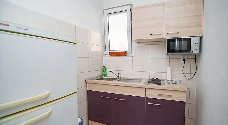 3-Zimmer-Ferienwohnung am Strand Sumpetar, Omis (A-2808-c)