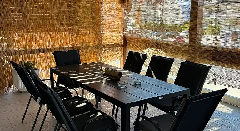 3-Zimmer-Ferienwohnung am Strand Sumpetar, Omis (A-2808-c)