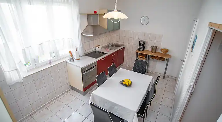 3-Zimmer-Ferienwohnung am Strand Sumpetar, Omis (A-2808-c)