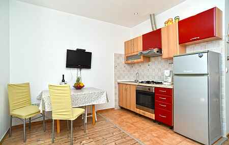 Cozy apartment with shared pool