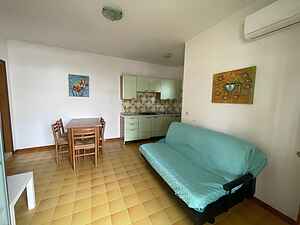 Flat with shared garden 200 mt from the sea