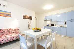 Farbenfrohe, moderne Wohnung in Lignano - Beahost