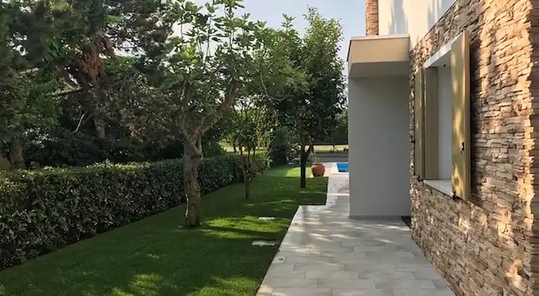 Wunderschöne moderne Villa in Albarella bei Beahost