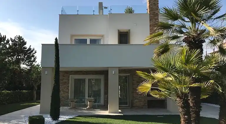 Wunderschöne moderne Villa in Albarella bei Beahost