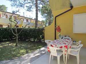 Lovely flat with private garden
