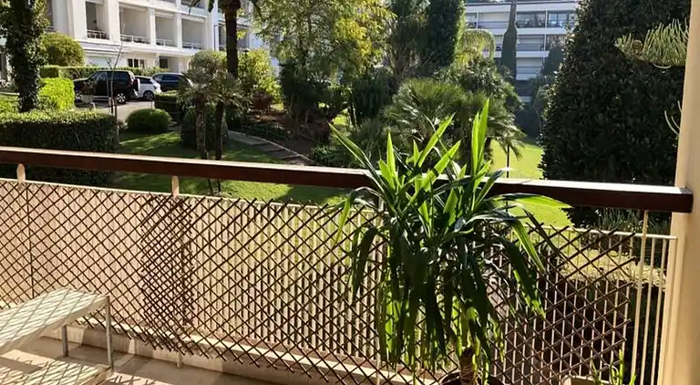 Apartment in Californie Pézou