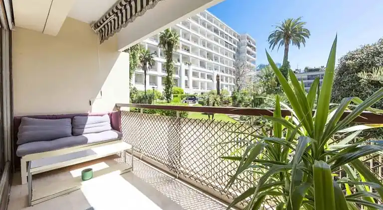 Apartment in Californie Pézou