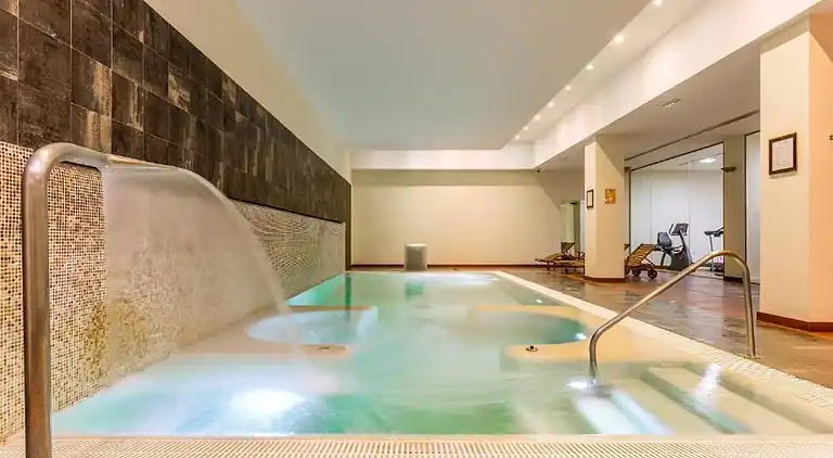  Luksuslejlighed med spa i Marbella