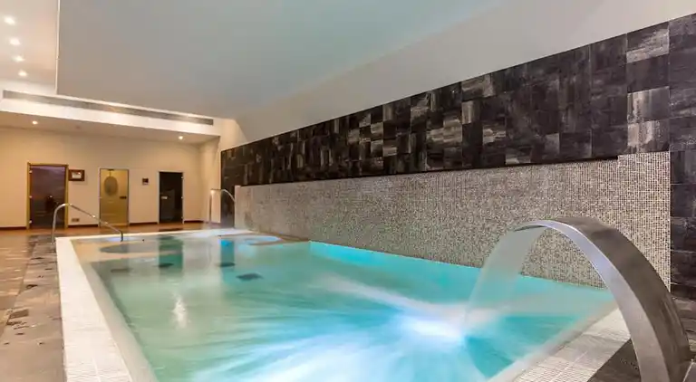  Luksuslejlighed med spa i Marbella