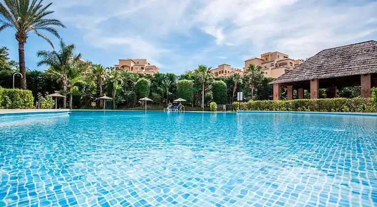  Luksuslejlighed med spa i Marbella