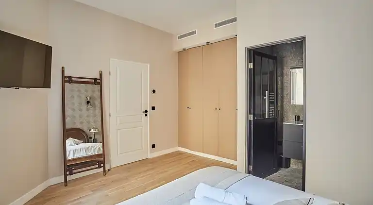 Apartment in Madeleine