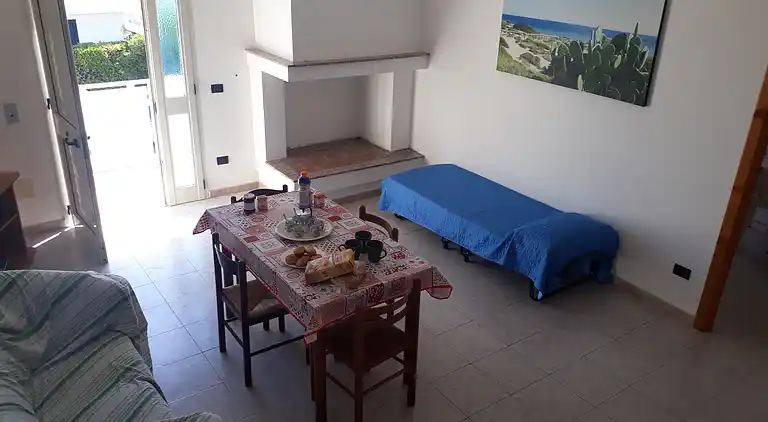 Ferienhaus mit Küche und Wohnzimmer sowie vorderem und