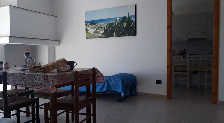 Ferienhaus mit Küche und Wohnzimmer sowie vorderem und