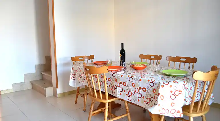 Zweistöckiges Haus in San Foca mit Außenbereichen und