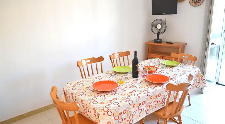 Zweistöckiges Haus in San Foca mit Außenbereichen und