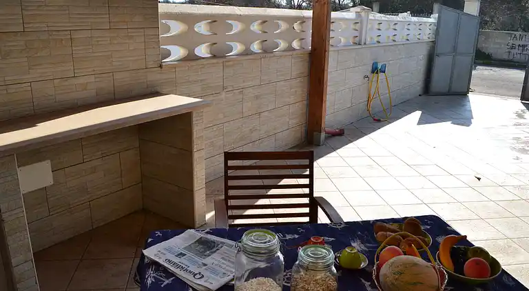 Zweistöckiges Haus in San Foca mit Außenbereichen und