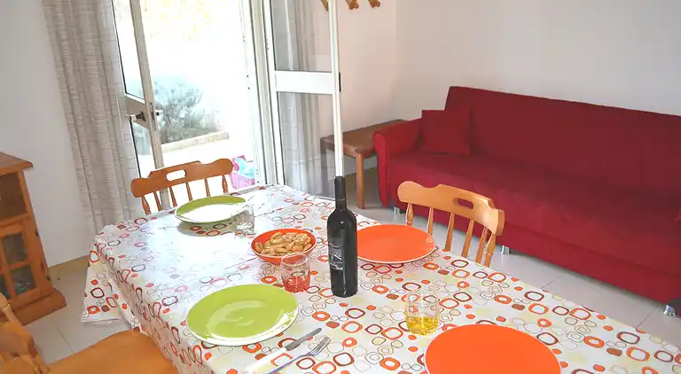 Zweistöckiges Haus in San Foca mit Außenbereichen und