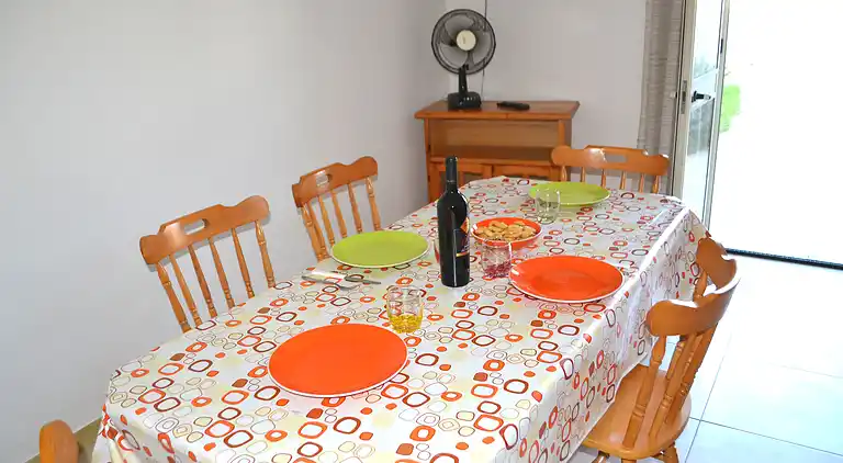 Zweistöckiges Haus in San Foca mit Außenbereichen und