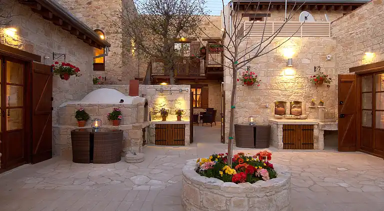 Arsorama Sweet Studio Apt w Shared Patio