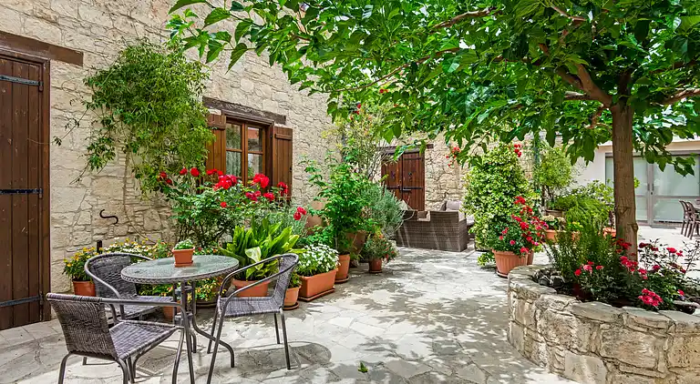 Arsorama Sweet Studio Apt w Shared Patio