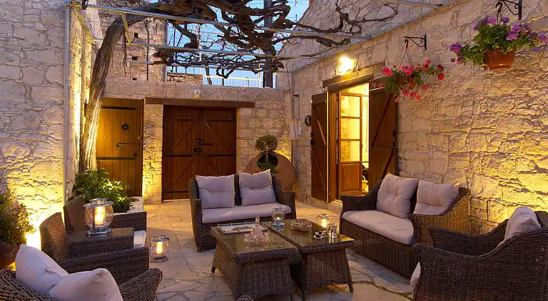 Arsorama Sweet Studio Apt w Shared Patio