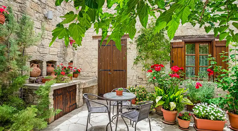 Arsorama Sweet Studio Apt w Shared Patio