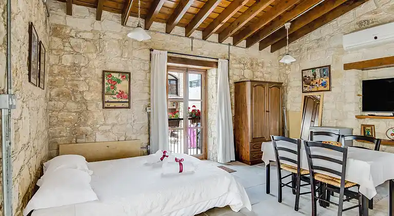 Arsorama Sweet Studio Apt w Shared Patio