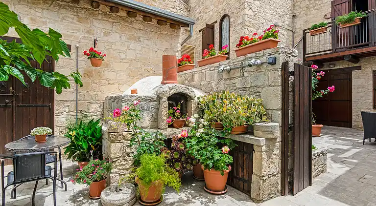 Arsorama Sweet Studio Apt w Shared Patio