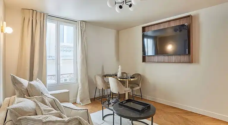 Apartment in Porte-Saint-Martin
