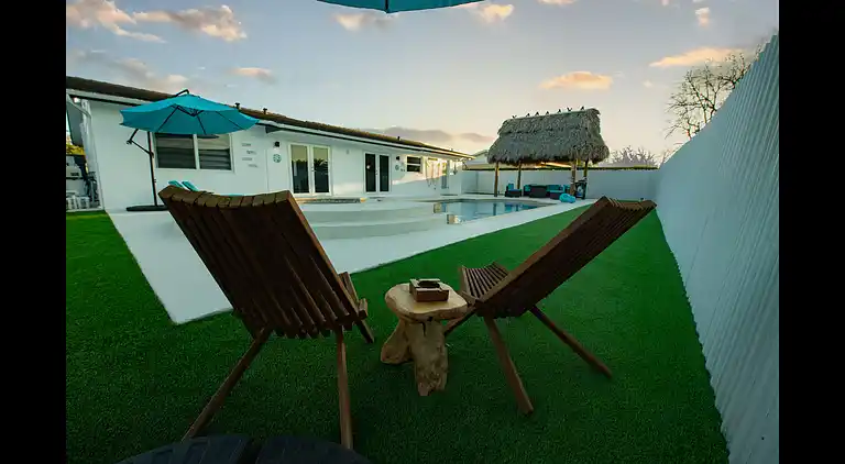 Maggie Home In Kendall - Pool And Tiki Bar