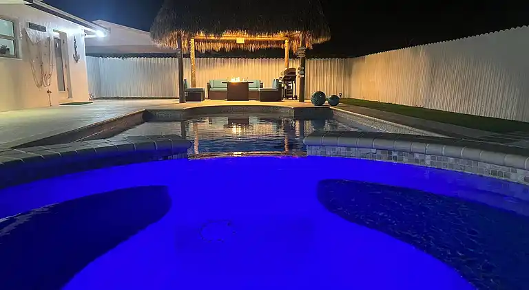 Maggie Home In Kendall - Pool And Tiki Bar