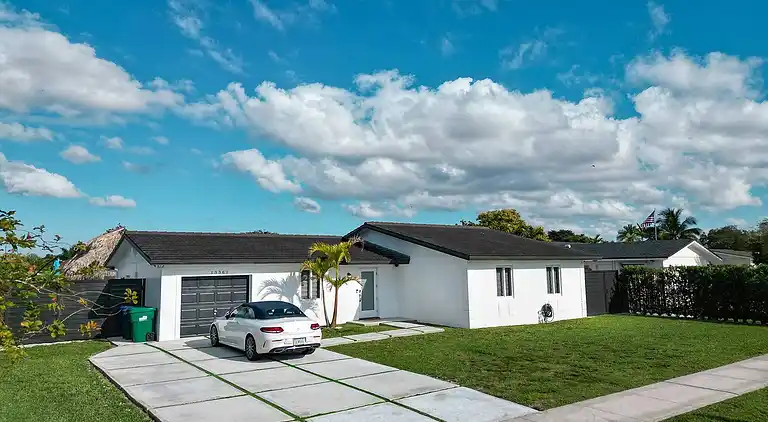 Maggie Home In Kendall - Pool And Tiki Bar