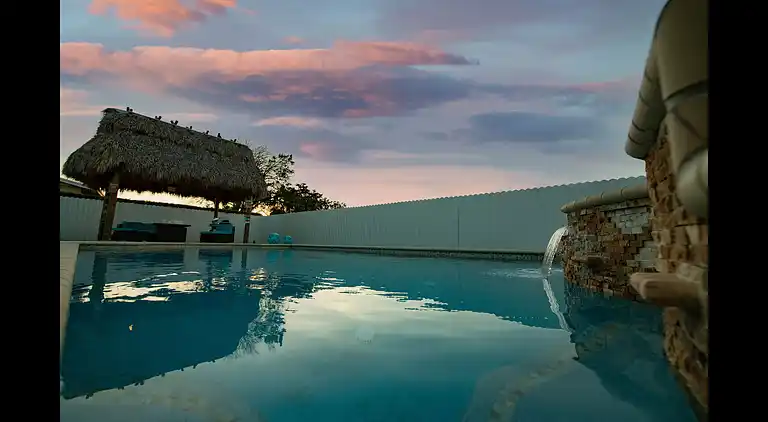 Maggie Home In Kendall - Pool And Tiki Bar