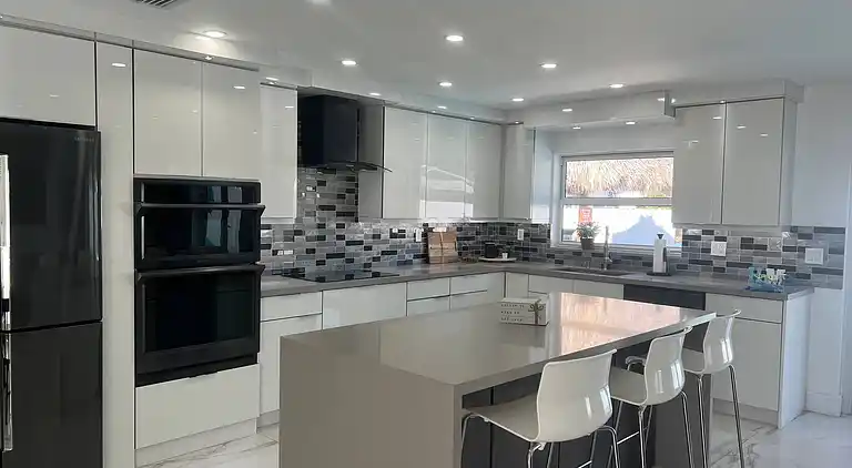 Maggie Home In Kendall - Pool And Tiki Bar