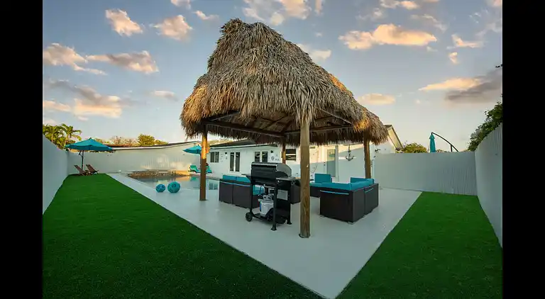 Maggie Home In Kendall - Pool And Tiki Bar