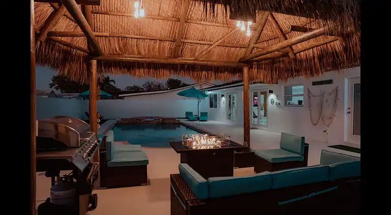 Maggie Home In Kendall - Pool And Tiki Bar