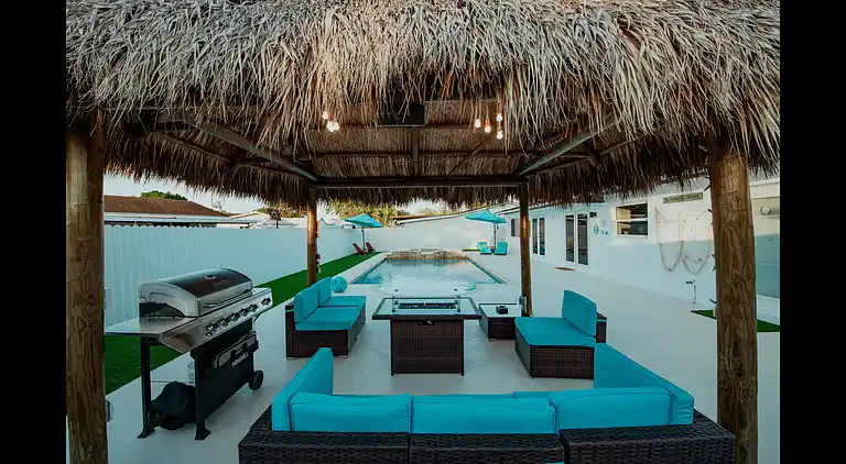 Maggie Home In Kendall - Pool And Tiki Bar