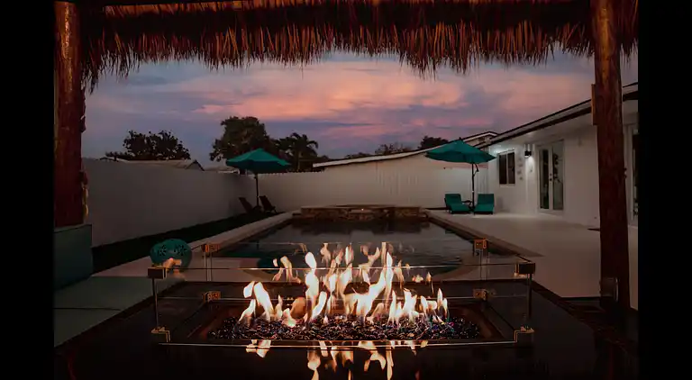 Maggie Home In Kendall - Pool And Tiki Bar