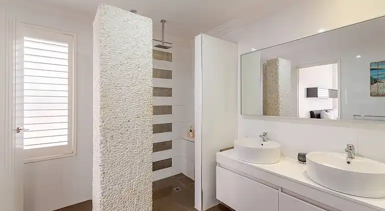 Located in the Mindarie Marina a Luxury House in a Perfect