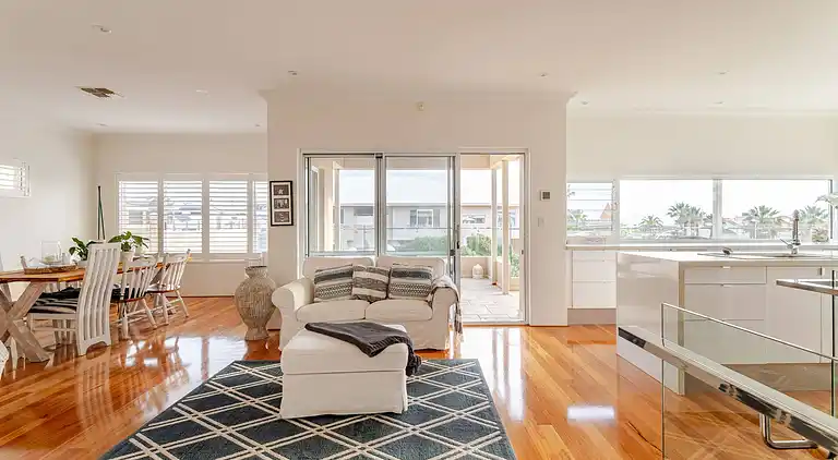 Located in the Mindarie Marina a Luxury House in a Perfect