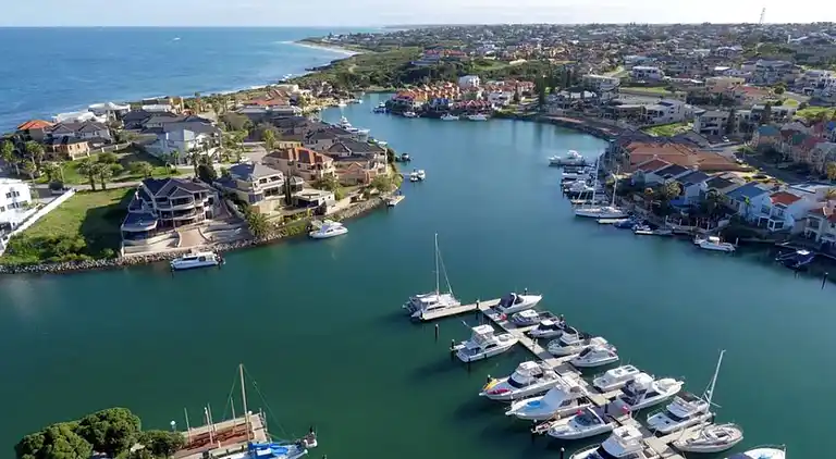 Located in the Mindarie Marina a Luxury House in a Perfect